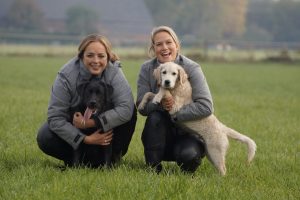 Brenda en Maree met de honden